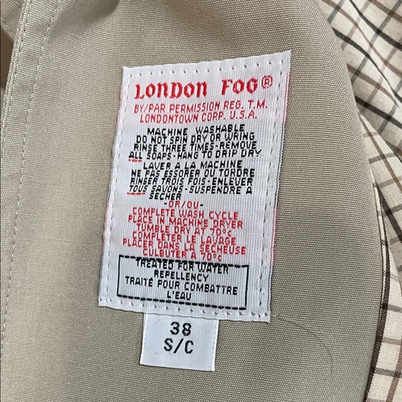 SOLD | London Fog | Classic Vintage Tan Trench Coat - Picture 5 of 10